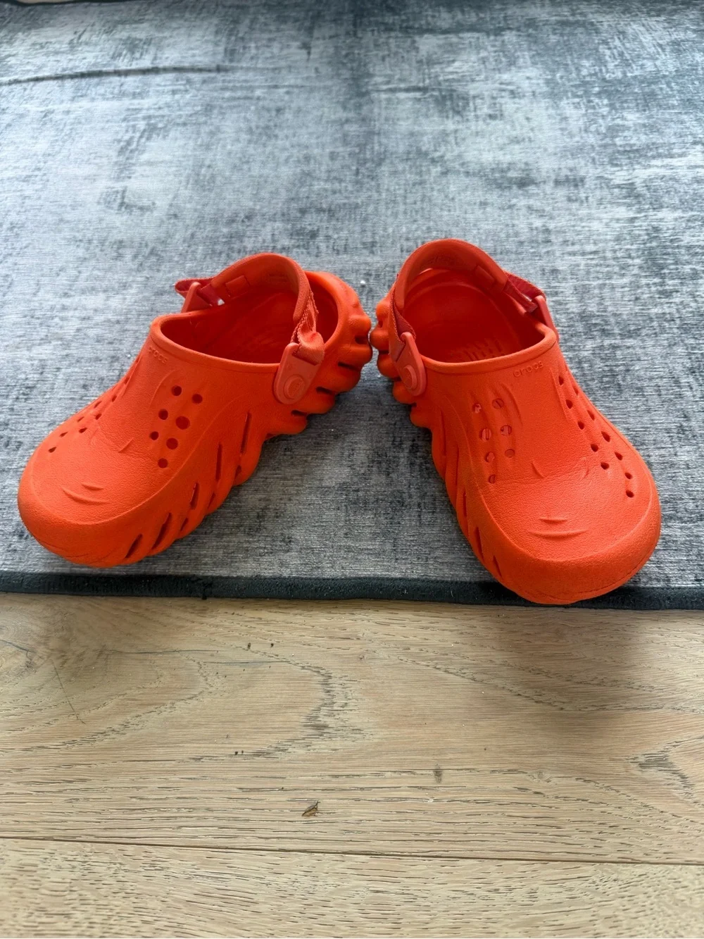 Crocs Echo Clog Orange Kids Size J2 Sport Mode Comfort Shoes